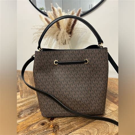 michael kors suri large|Suri Large Logo Crossbody Bag .